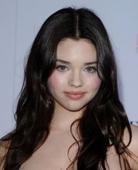 India-eisley-posing-hot-headshot-154346 thumb 585x795